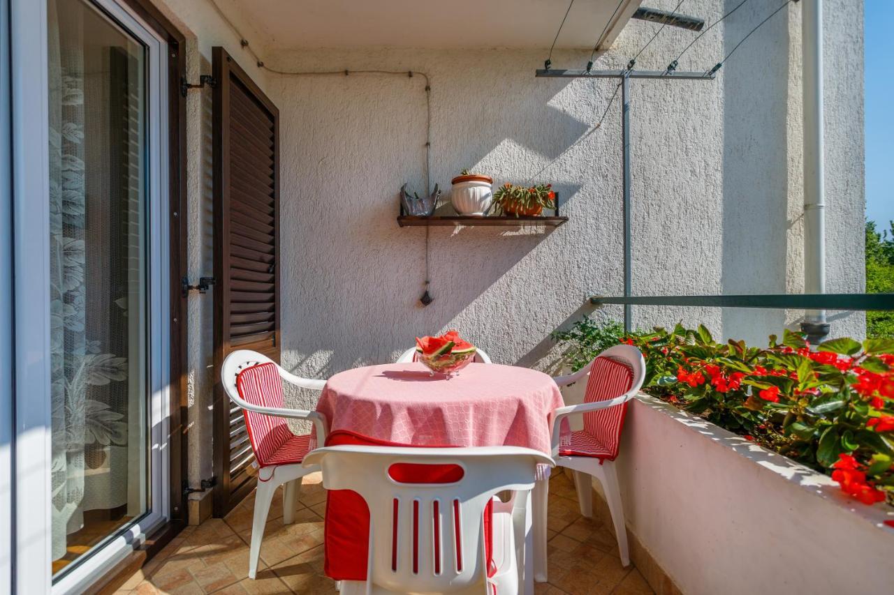 Apartment Dragica Крк Екстер'єр фото